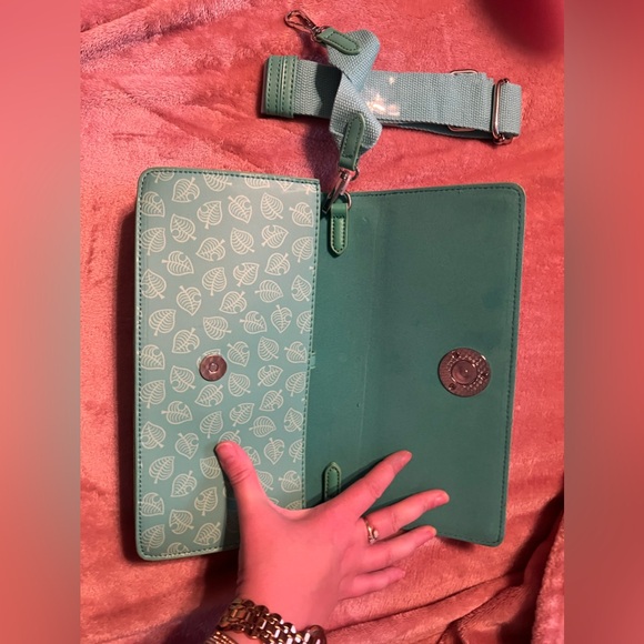 Animal Crossing Nintendo Switch Lite case. Never used, with strap. - Picture 9 of 10